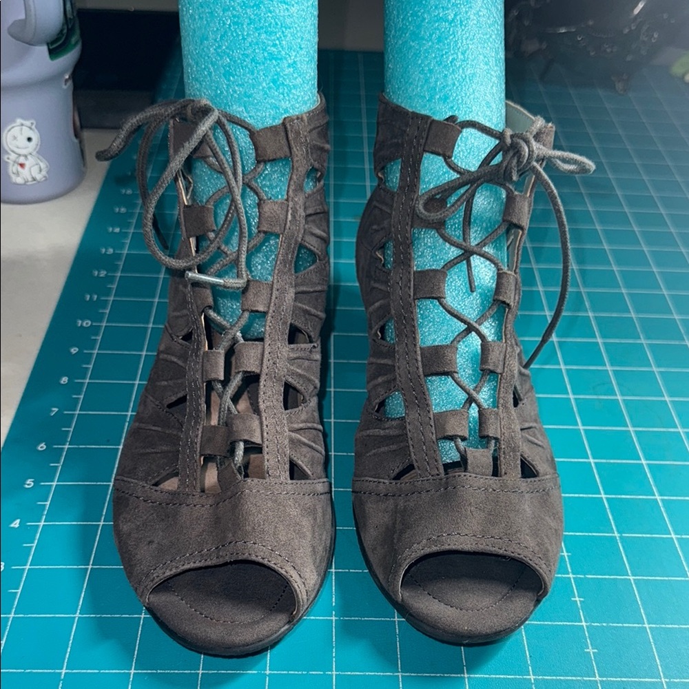 Earth Dark Slate Aurora Wide Lace-Up Peep Toe Gladiator Sandal Size 8 Wide Width
